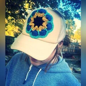 Beige Crochet Sunburst Cap
